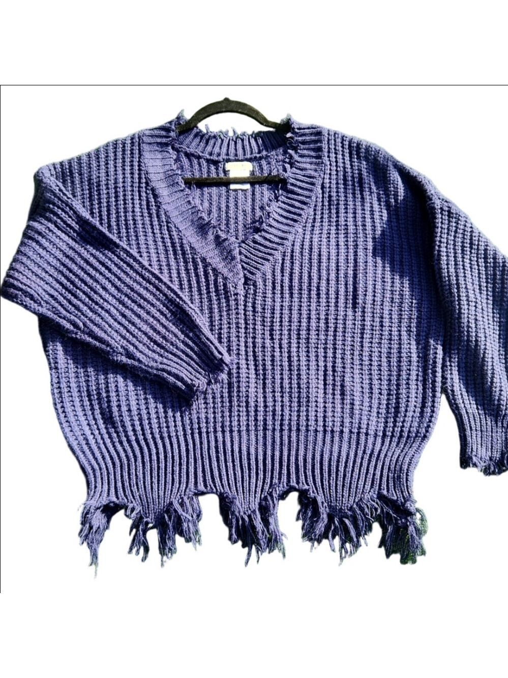 Main Strip Blue Chunky Distressed V Neck Sweater Size Medium